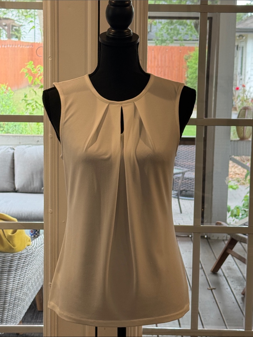 Ann Taylor Cream Sleeveless Pleated Keyhole Camisole